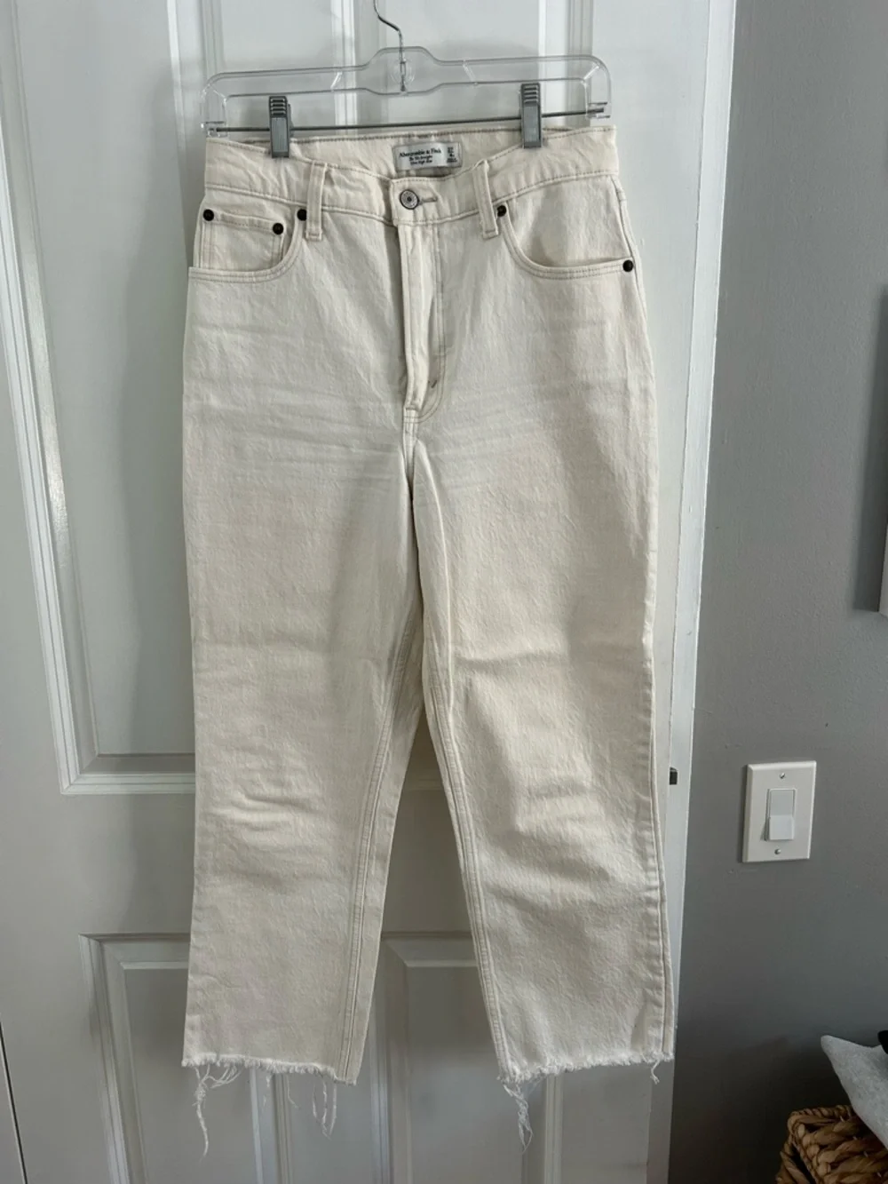 Abercrombie & Fitch Off-White Relaxed Jeans - Picture 3 of 4